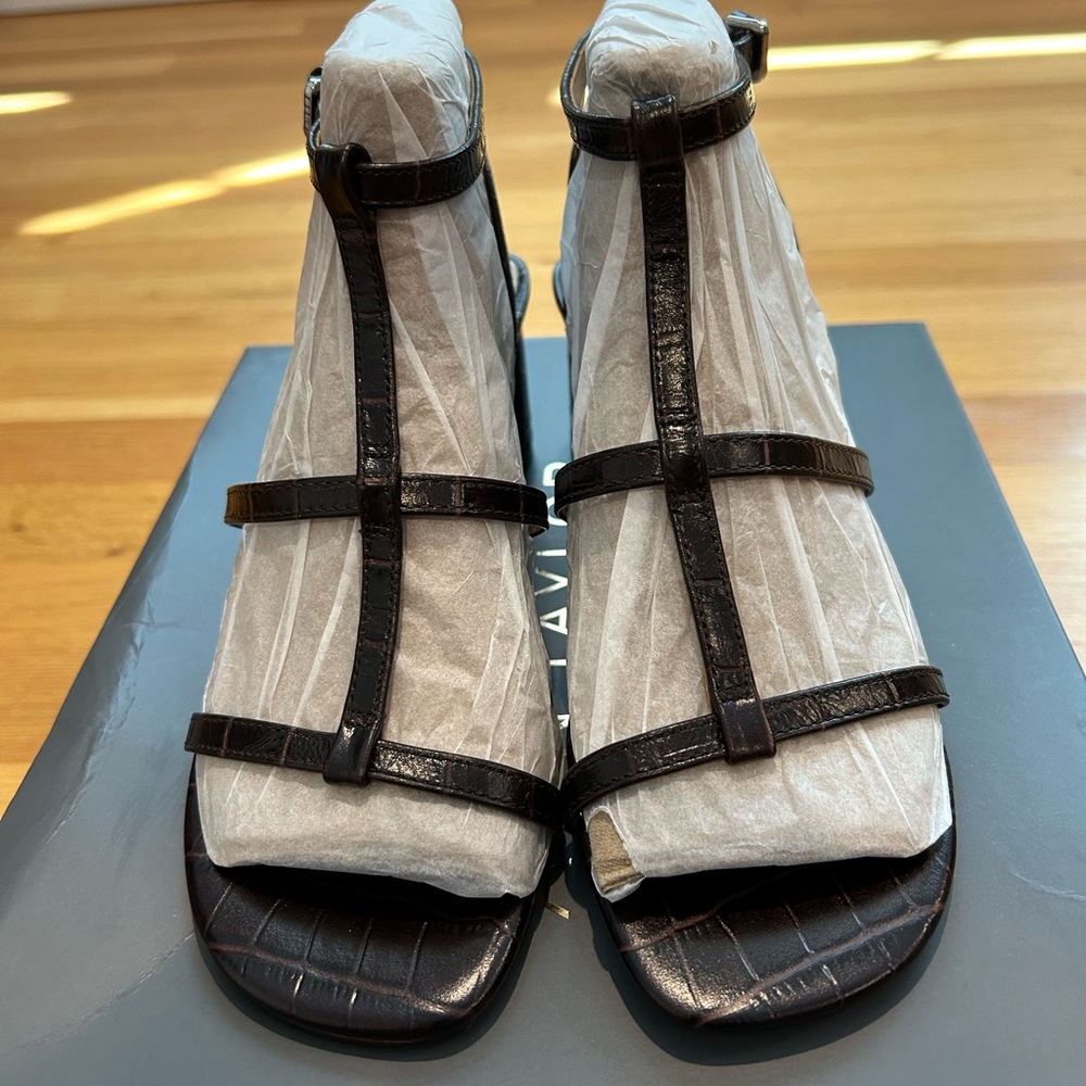 Ann Taylor brown leather strappy sandals size 5